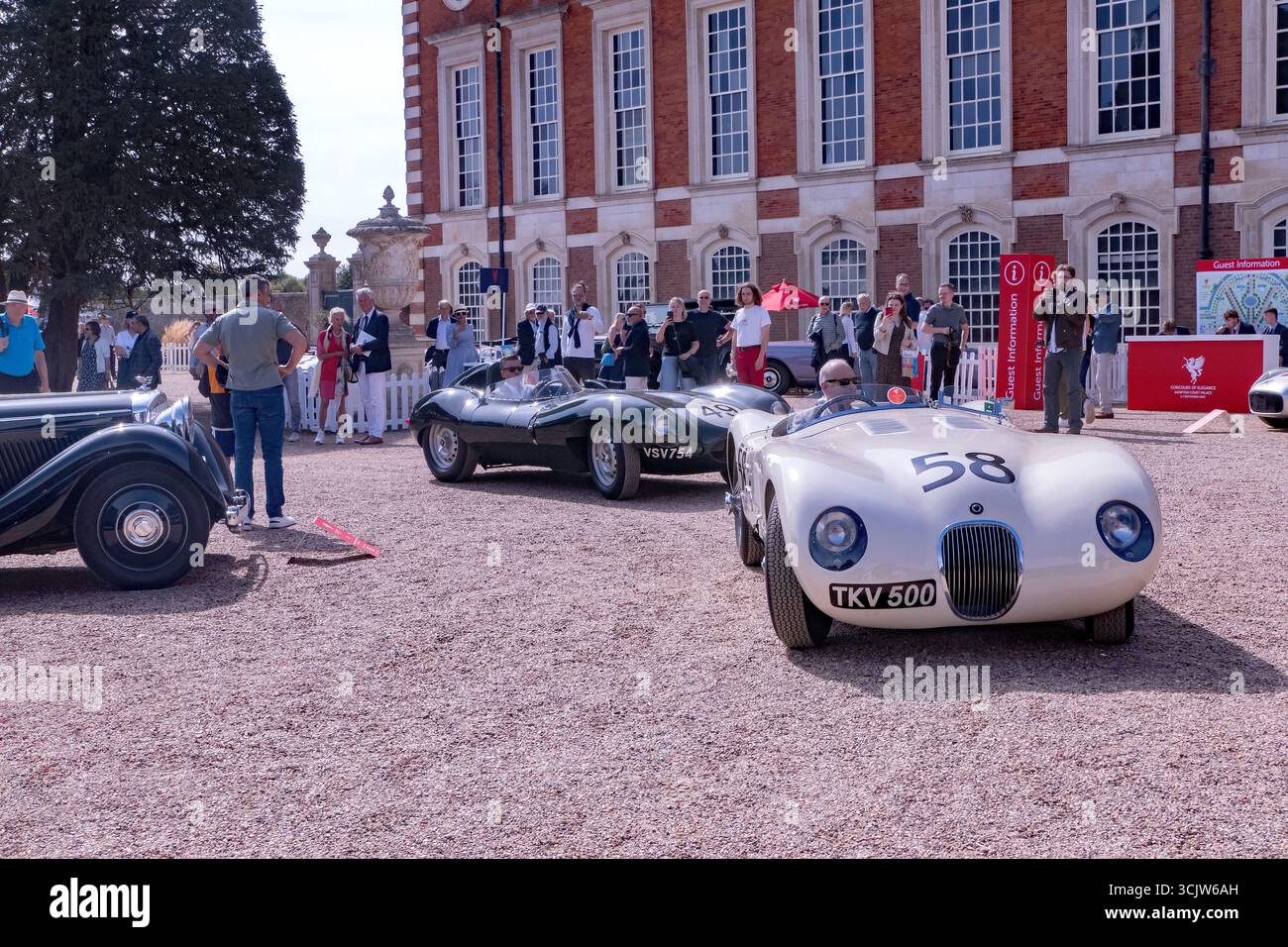 C TYPE Jaguar al Concorso di eleganza 2025 all'Hampton Court Palace Londra Regno Unito Foto Stock