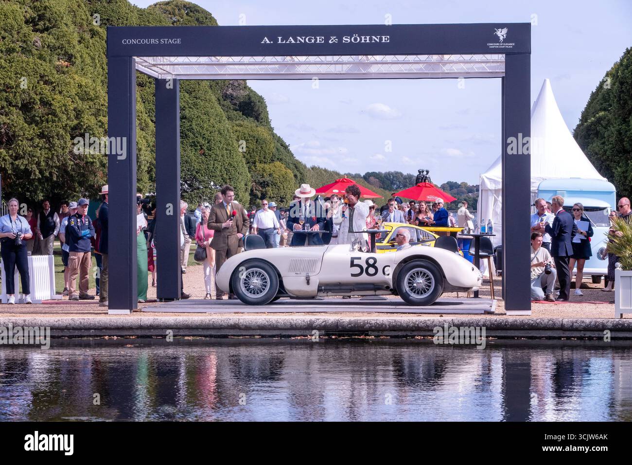 C TYPE Jaguar al Concorso di eleganza 2025 all'Hampton Court Palace Londra Regno Unito Foto Stock