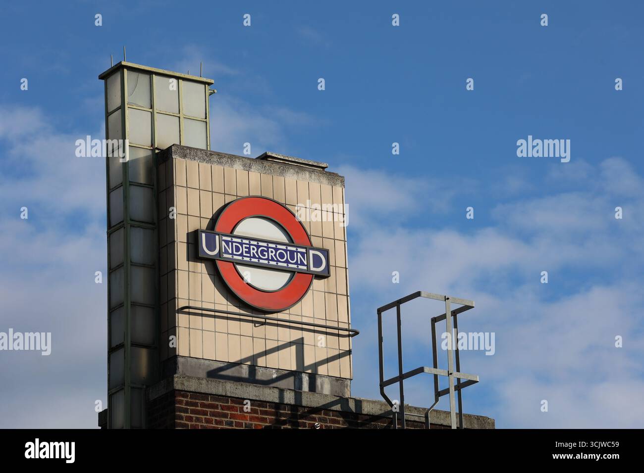 Boston Manor Station Tower Foto Stock