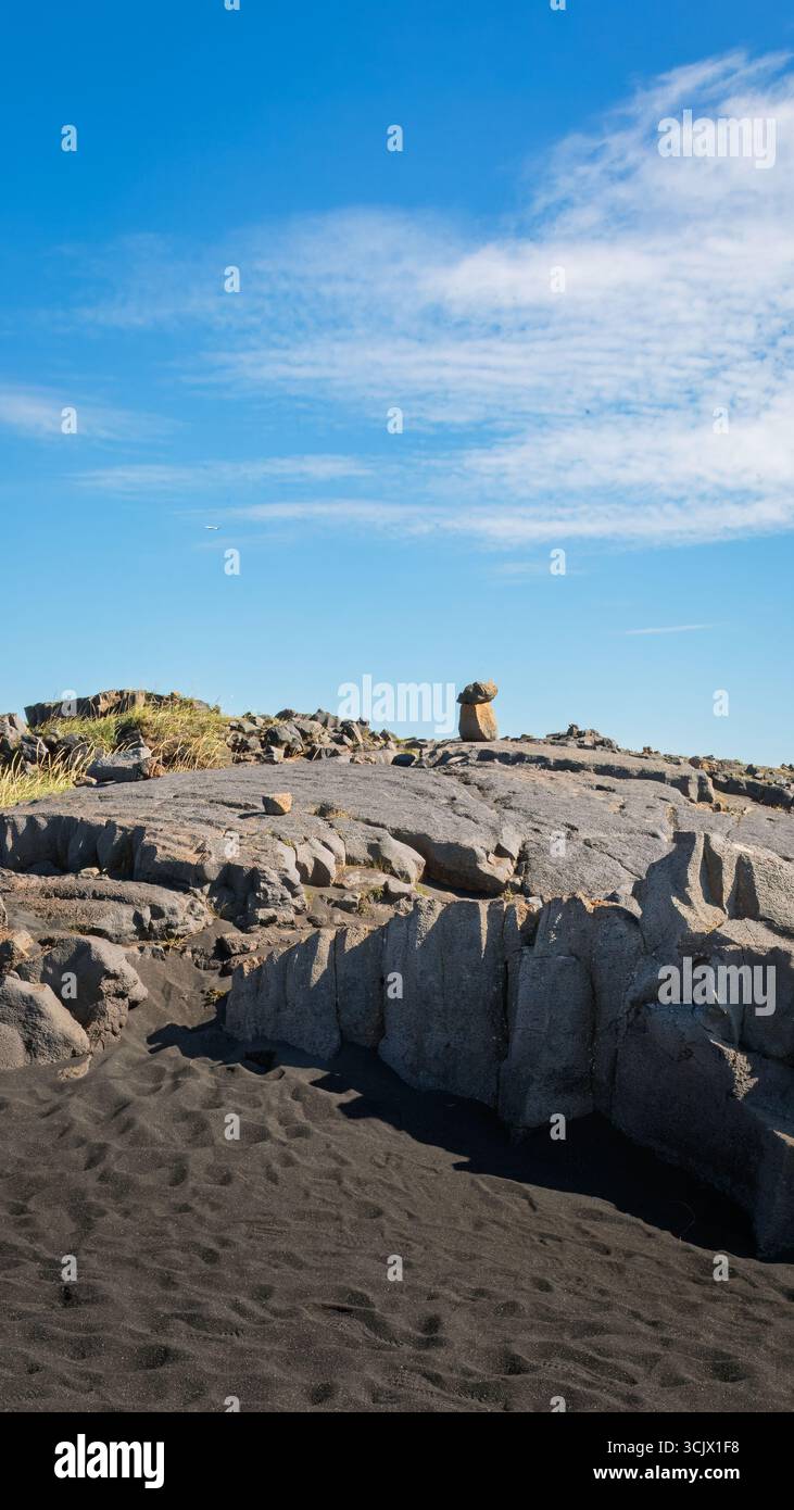 Ponte tra continenti, faglia visibile tra le placche nordamericane ed eurasiatiche in Islanda, agosto 2025 Foto Stock