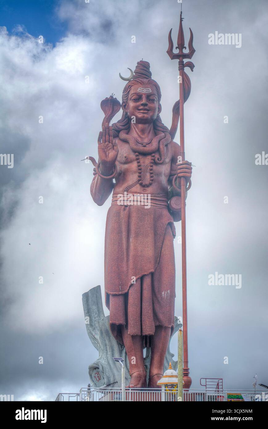 Statua di Shiva a Ganga Talao sull'isola di Mauritius nell'Oceano Indiano Foto Stock