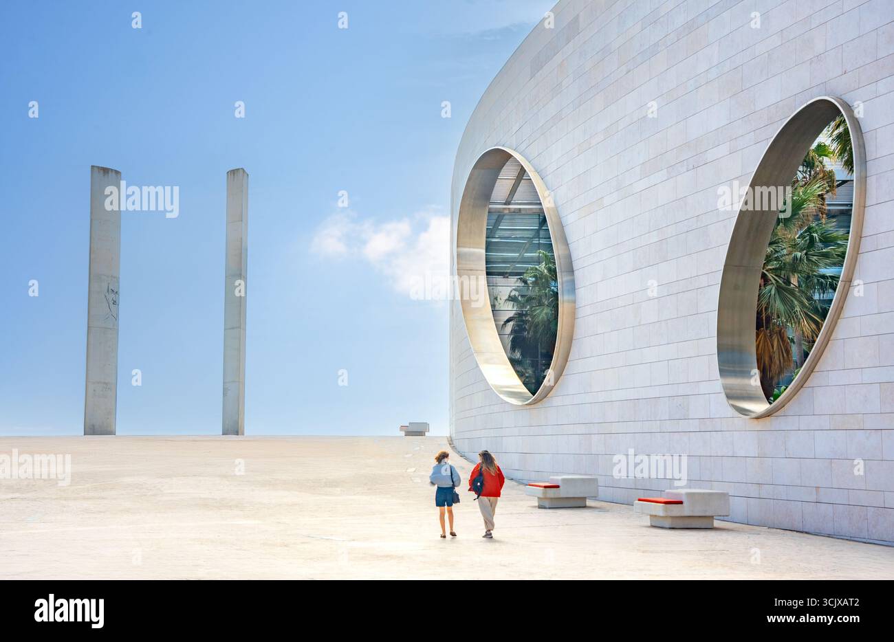 Lisbona, Portogallo. Splendida architettura di Fundação Champalimaud nel quartiere di Belém, progettata dall'architetto indiano Charles Correa. Foto Stock