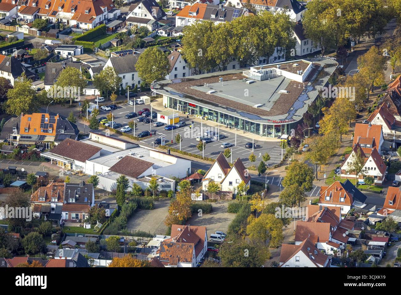 Vista aerea, centro commerciale, nuovo mercato coperto e supermercato Rewe, Franzstrasse, Lintfort, Kamp-Lintfort, zona della Ruhr, Renania settentrionale-Vestfalia, Germania Foto Stock