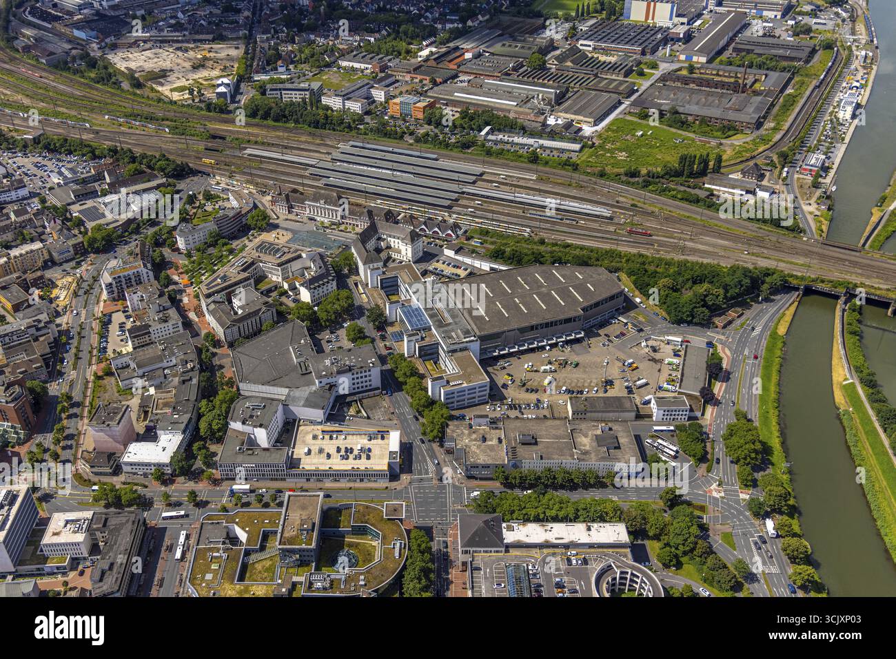 Vista aerea, Technical Town Hall Hamm presso la stazione centrale di Hbf, panoramica della città, centro, Hamm, zona della Ruhr, Germania, architettura, stazione ferroviaria, ufficio Foto Stock