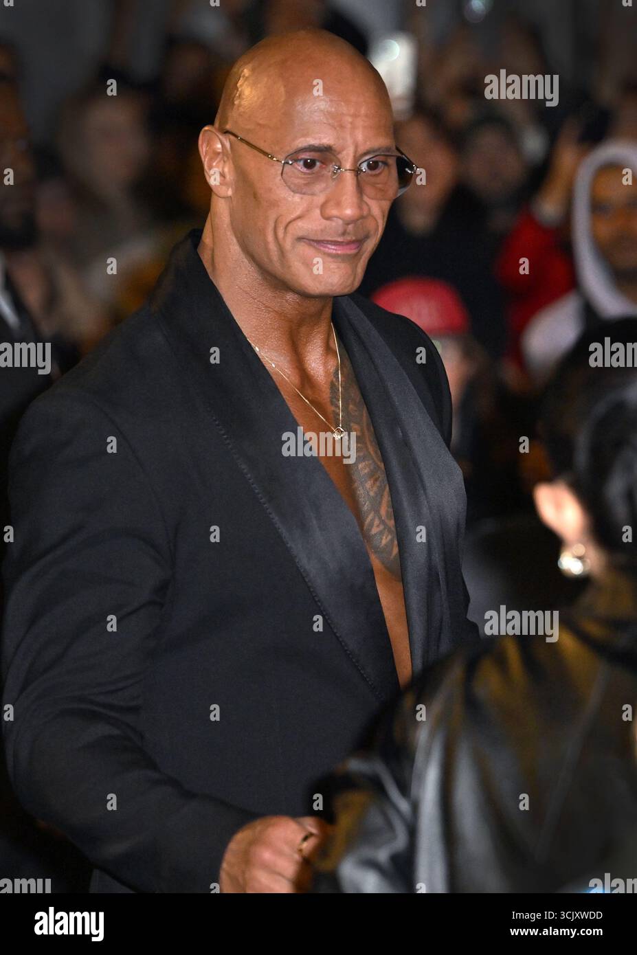 Toronto, Canada. 8 settembre 2025. Dwayne Johnson arriva per la prima del Toronto International Film Festival di "The Smashing Machine" al Princess of Wales Theatre di Toronto, Canada, lunedì 8 settembre 2025. Foto di Chris Chew/UPI credito: UPI/Alamy Live News Foto Stock