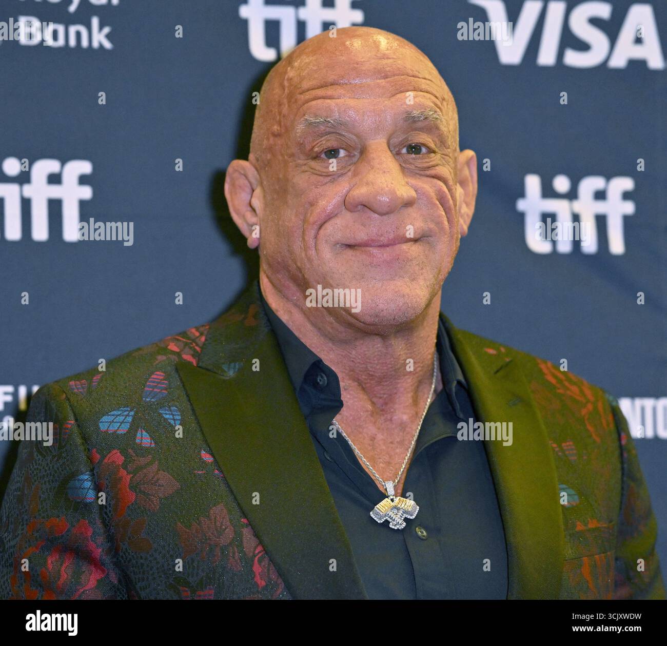 Toronto, Canada. 8 settembre 2025. Mark Coleman partecipa alla première del Toronto International Film Festival di "The Smashing Machine" al Princess of Wales Theatre di Toronto, Canada, lunedì 8 settembre 2025. Foto di Chris Chew/UPI credito: UPI/Alamy Live News Foto Stock