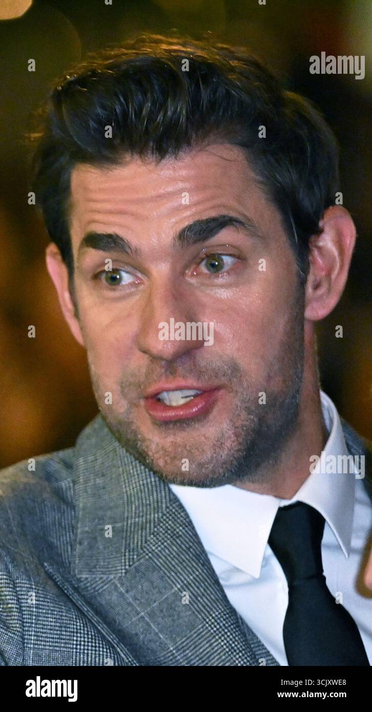Toronto, Canada. 8 settembre 2025. John Krasinski partecipa alla premiere del Toronto International Film Festival di "The Smashing Machine" al Princess of Wales Theatre di Toronto, Canada, lunedì 8 settembre 2025. Foto di Chris Chew/UPI credito: UPI/Alamy Live News Foto Stock