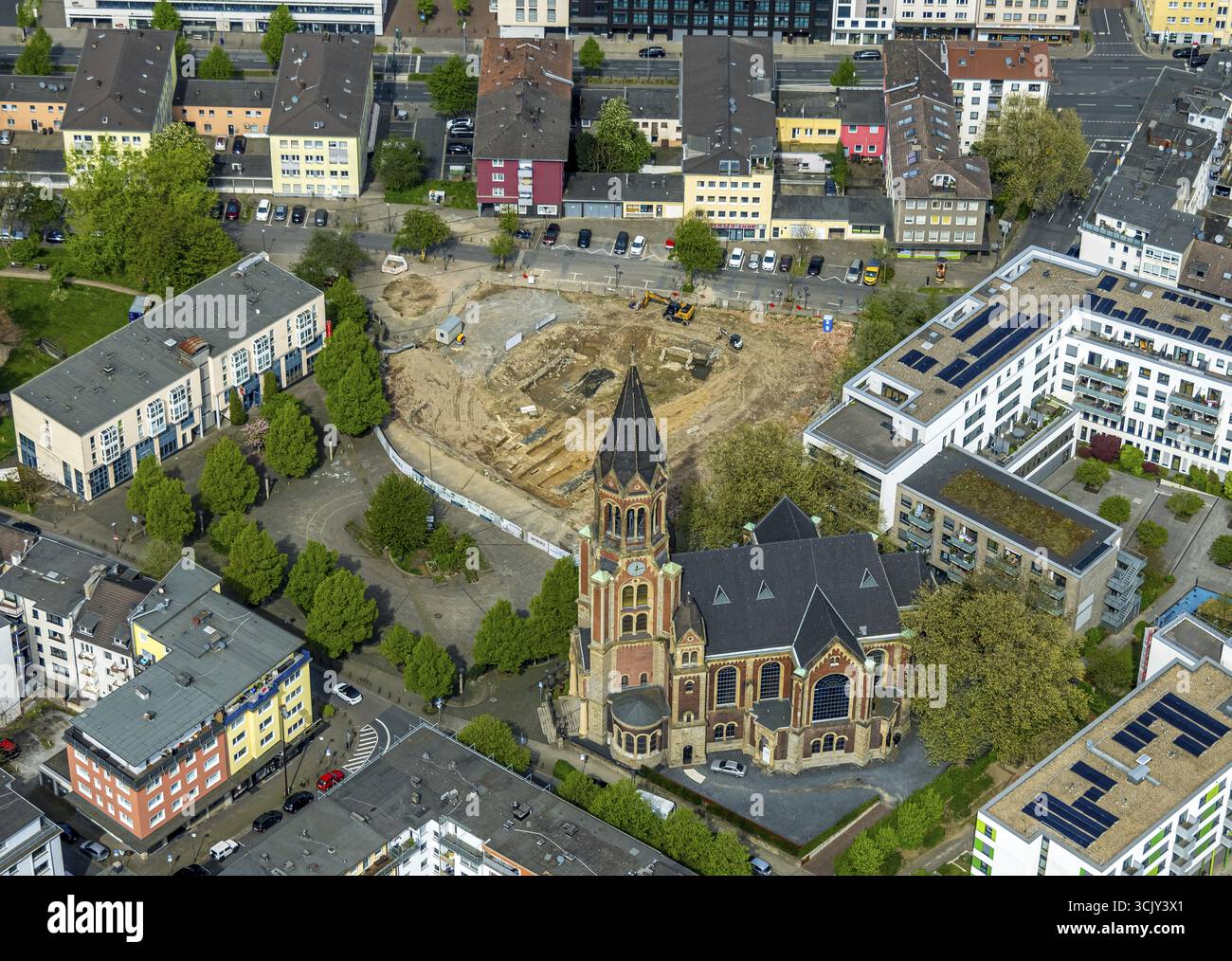 Vista aerea, Chiesa protestante della Santa Croce, cantiere e riprogettazione Weberplatz, centro città, Essen, zona della Ruhr, Renania settentrionale-Vestfalia, GE Foto Stock