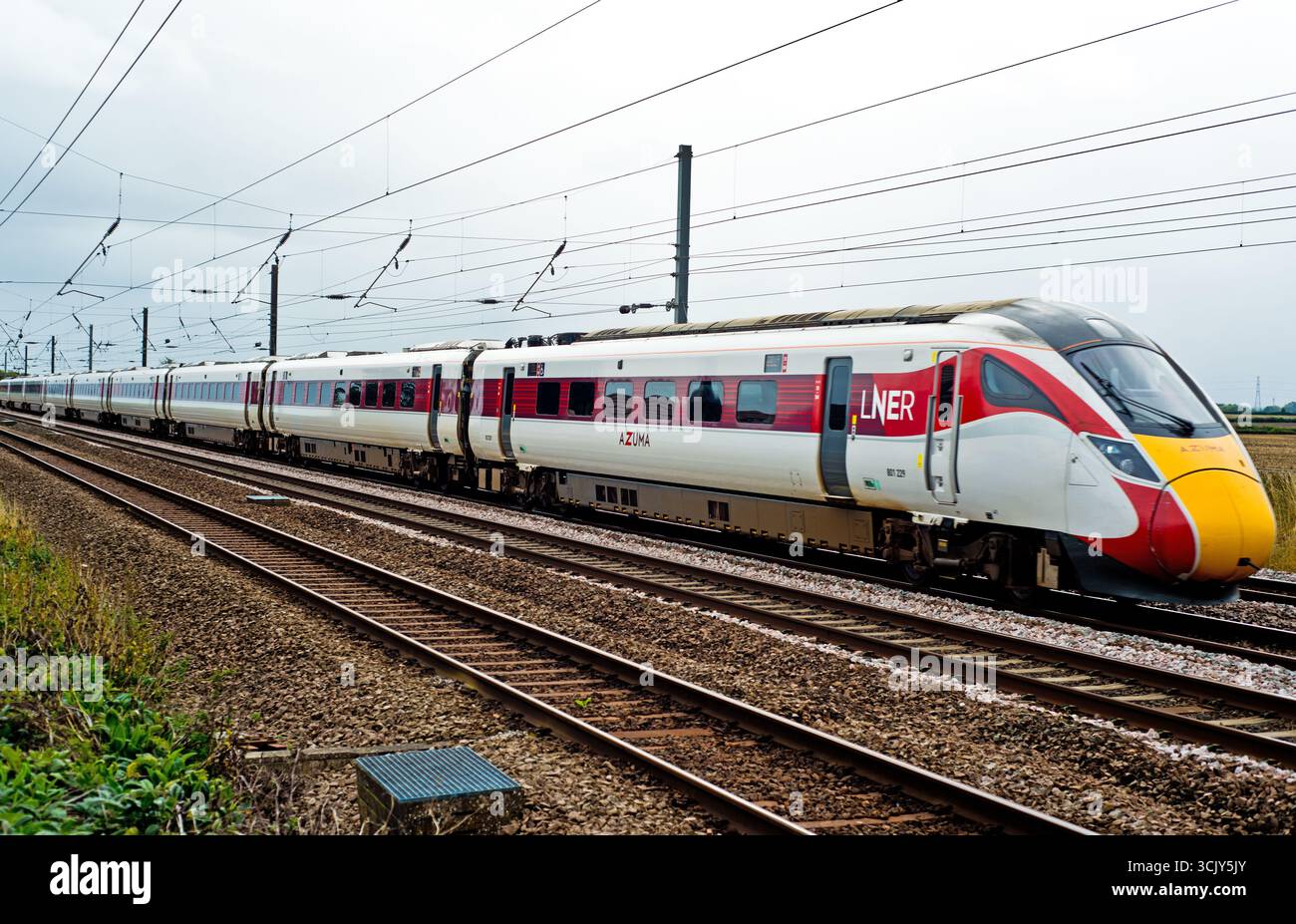 LNER Azuma Train at Shipton by Beningbrough, North Yorkshire, Inghilterra, 9 settembre 2024 Foto Stock