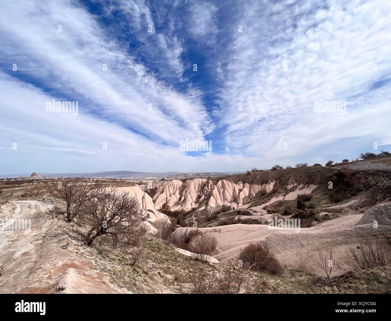 rocce che hanno subito cambiamenti geologici e splendidi paesaggi. sfondo naturale Foto Stock
