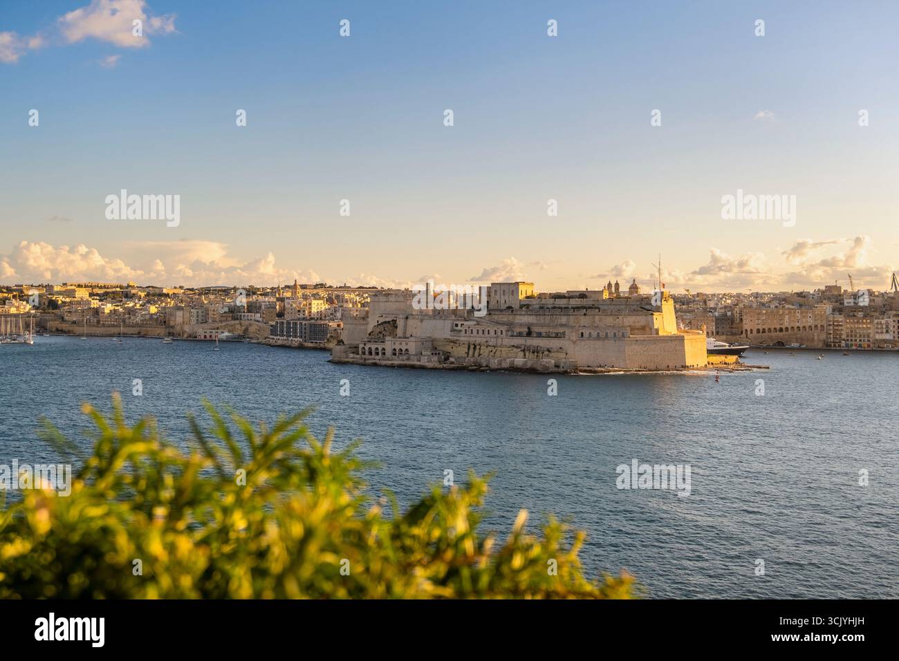 Splendida vista al tramonto di la Valletta, capitale di Malta Foto Stock