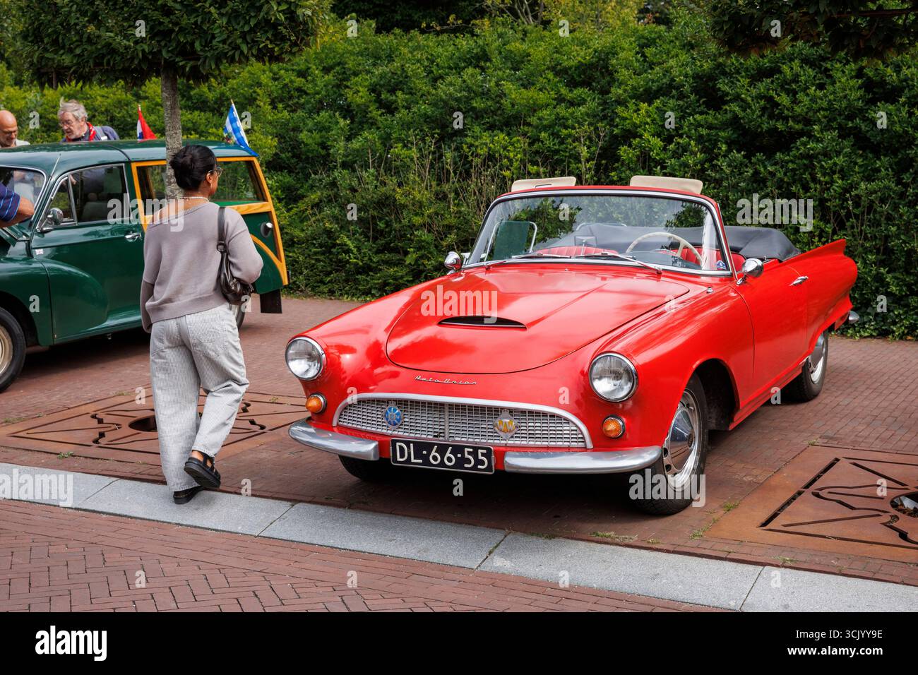 Incontro tra veicoli classici a Oostkapelle, vecchia Auto Union 1000 SP, Walcheren, Zelanda, Paesi Bassi. Tra il 1961 e il 1965, 1640 veicoli di questo modello lo erano Foto Stock