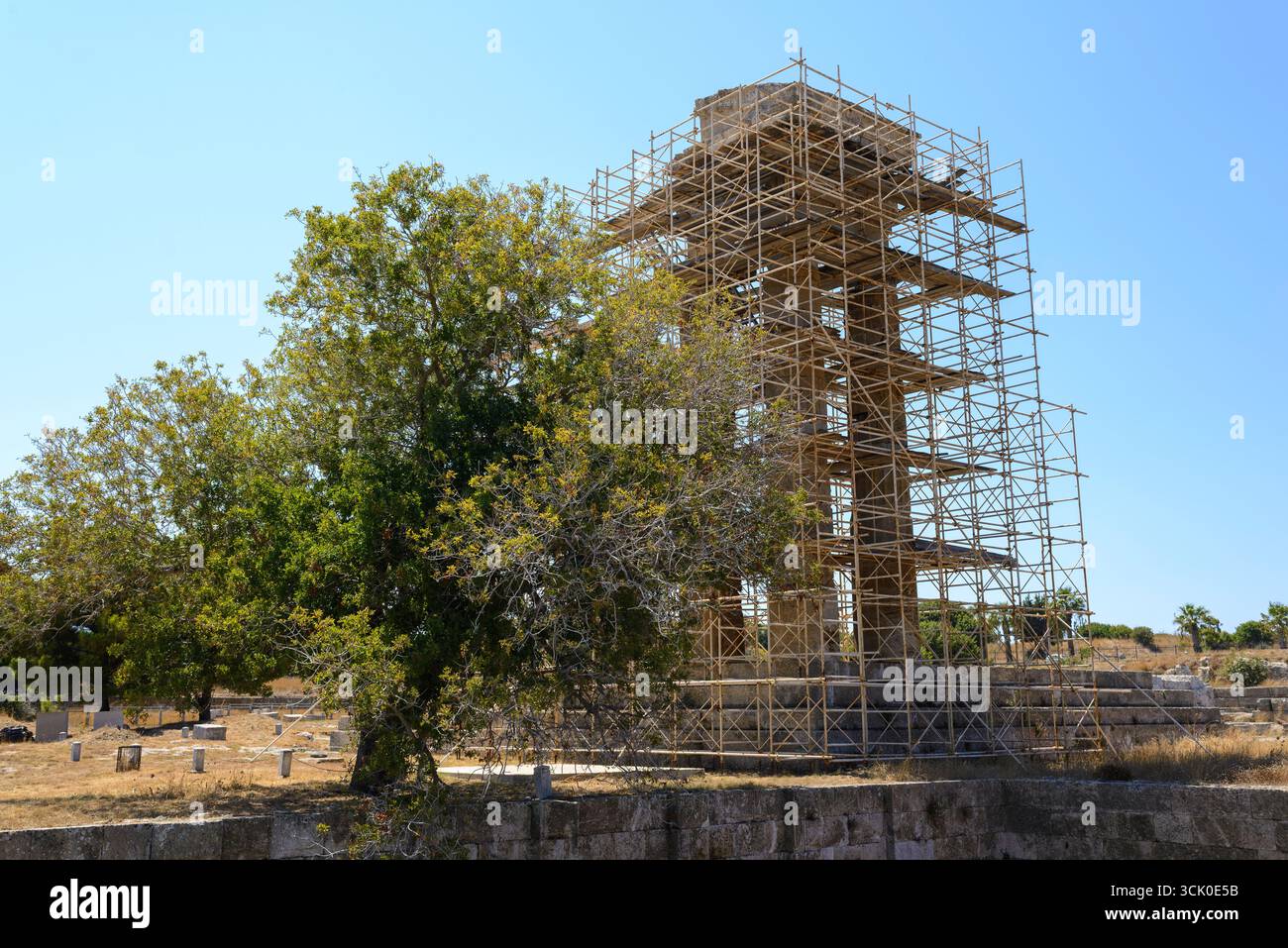 Acropoli di Rodi, Grecia circondata da impalcature, agosto 2025 Foto Stock