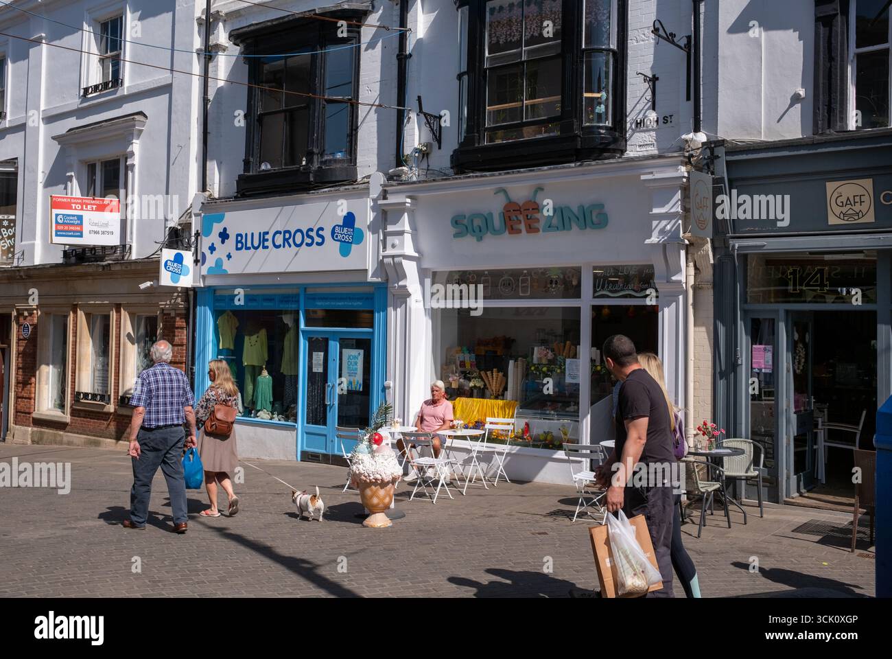 High Street Shops nel centro città di Abergavenny Monmouthshire Galles Regno Unito Foto Stock