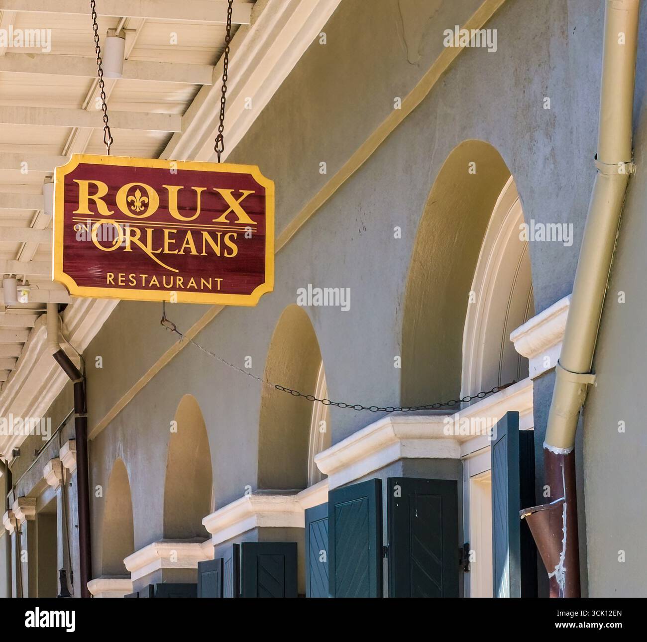 New Orleans, LA, Stati Uniti d'America - 13 aprile 2025: Ristorante Roux on Orleans nell'hotel Bourbon Orleans nel quartiere francese Foto Stock