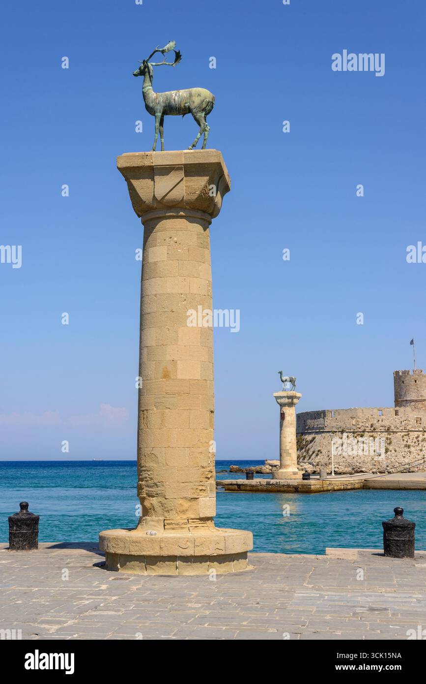 Statua di Doe sul sito del colosso di Rodi, Rodi, Grecia Foto Stock