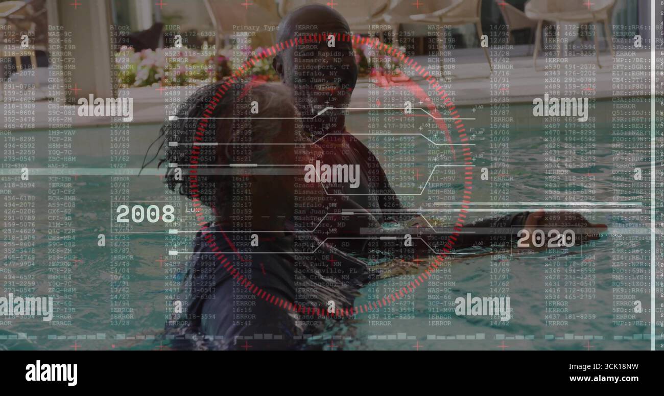 Istruttore senior in piedi e studente in muta che analizza i dati sovrapposti nella piscina termale, con reticolo Foto Stock