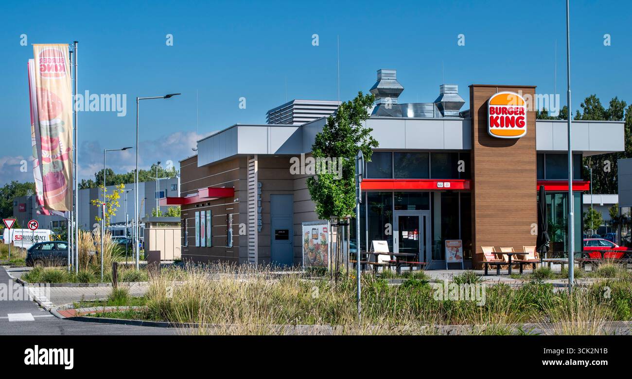 Zvolen, Slovacchia - 7 settembre 2025: Ristorante fast food Burger King esterno. Burger King è una catena multinazionale americana di hamburger fast f Foto Stock