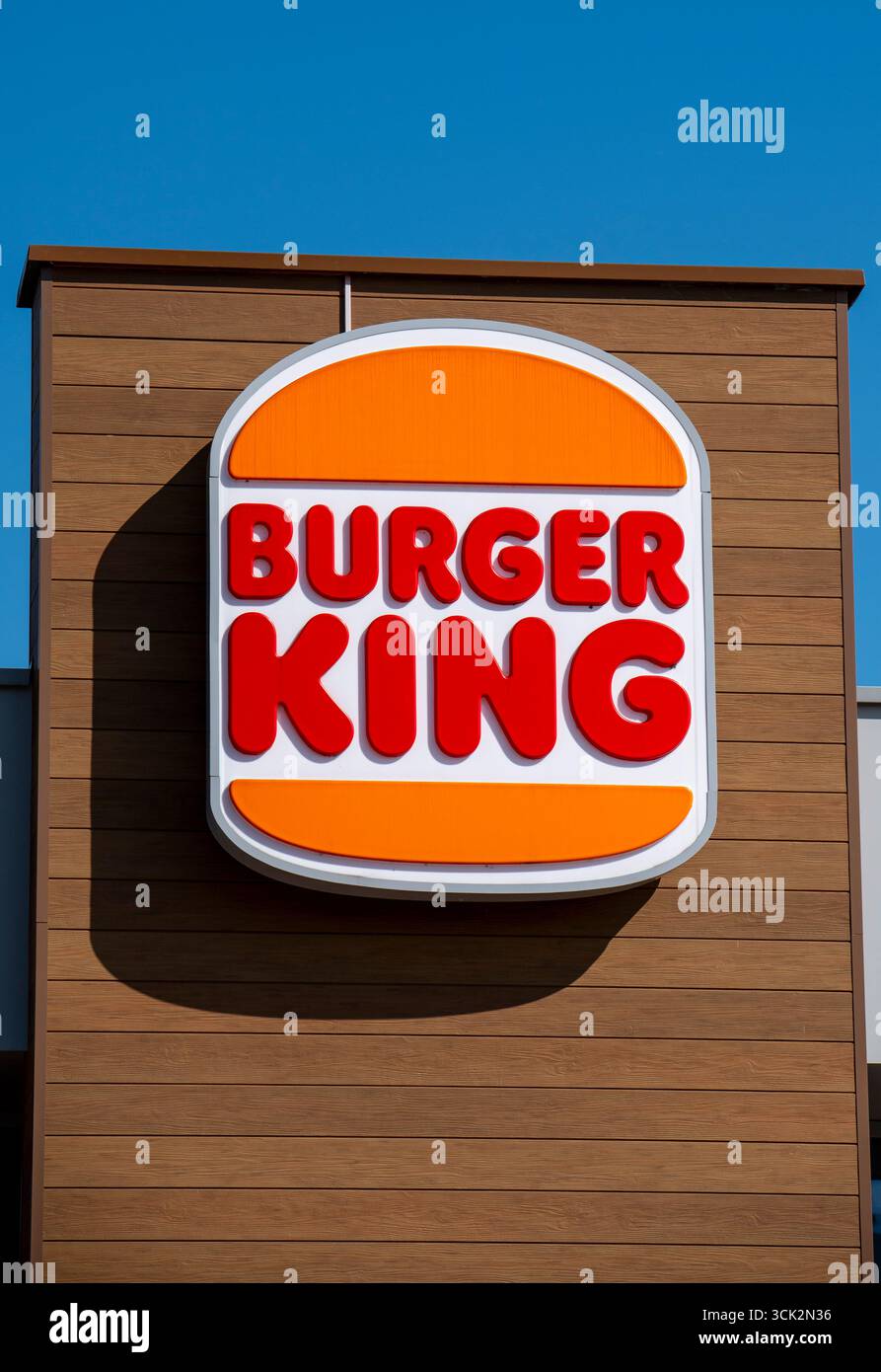 Zvolen, Slovacchia - 7 settembre 2025: Ristorante fast food Burger King esterno. Burger King è una catena multinazionale americana di hamburger fast f Foto Stock