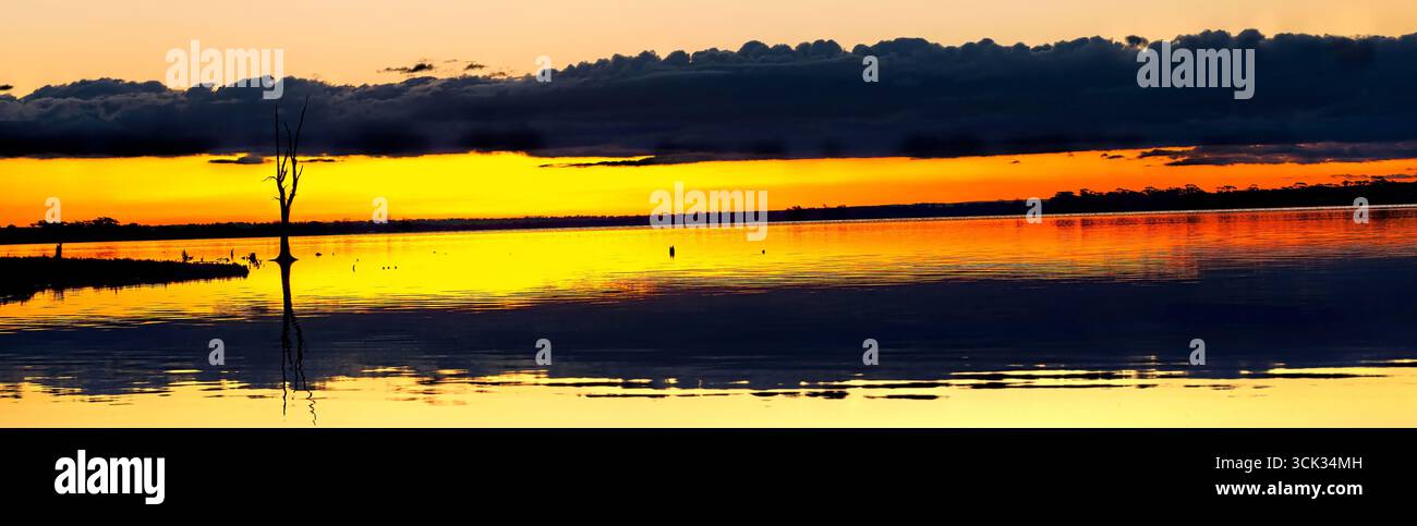 Lago Ninan al tramonto, Australia Occidentale Foto Stock