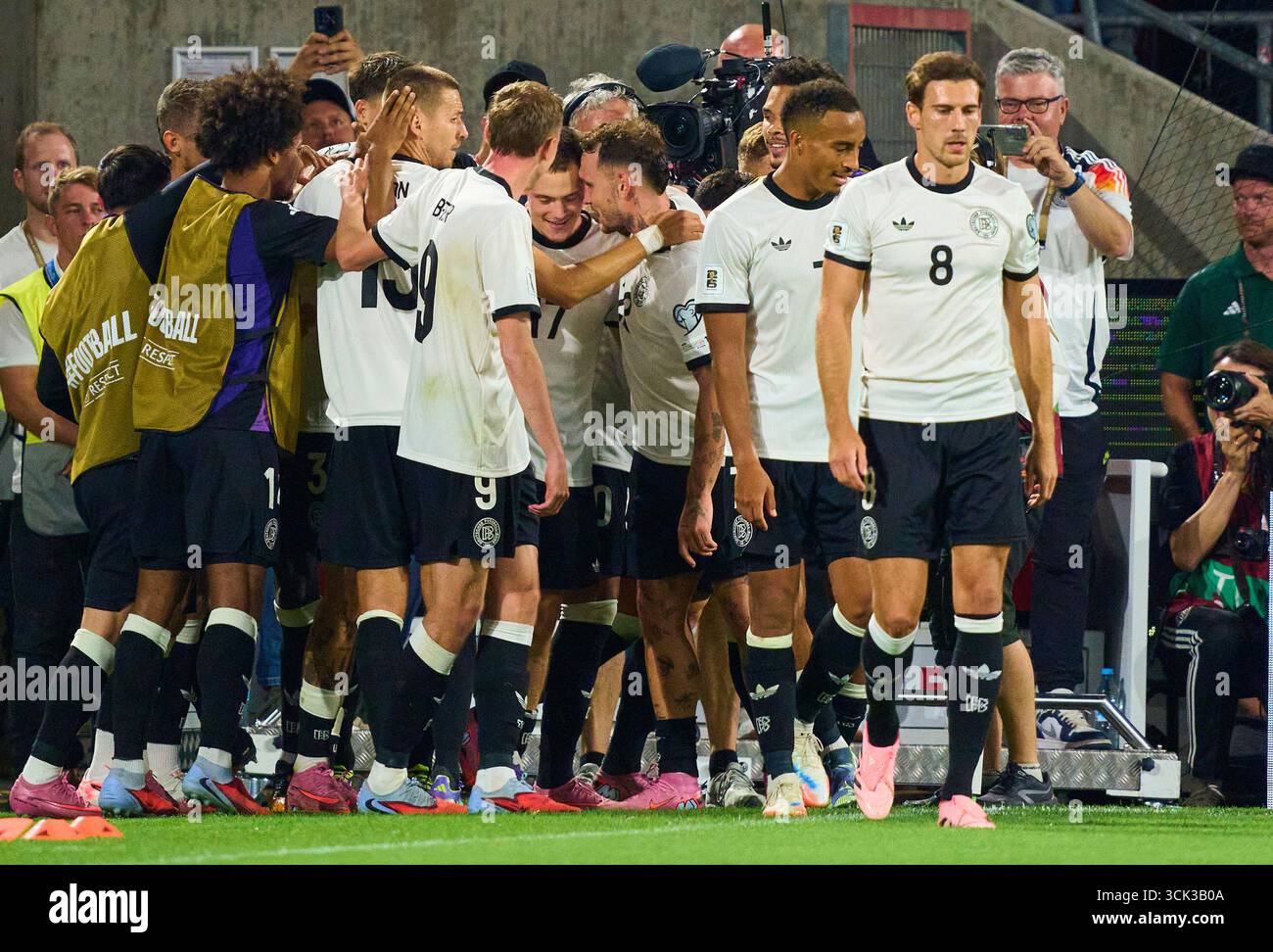 Florian Wirtz della Germania segna, tira goal, Tor, Treffer, Torschuss, 3-1, celebra il suo obiettivo, felice, ridere, festeggiare, nella partita di qualificazione alla Coppa del mondo FIFA 2026 GERMANIA - IRLANDA DEL NORD nella stagione 2025/2026 del 7 settembre 2025 a Colonia, Germania. Fotografo: Peter Schatz Foto Stock