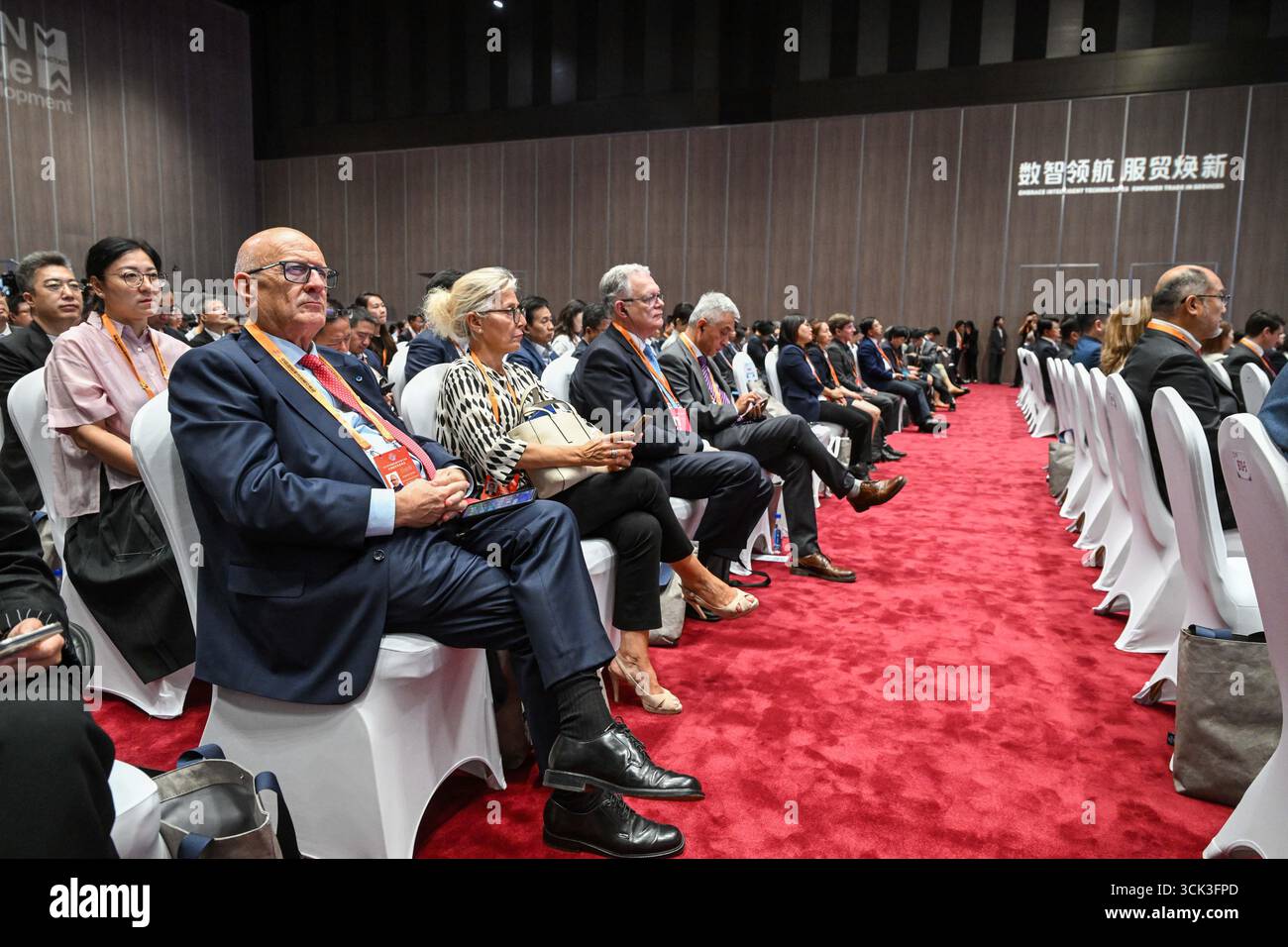 Pechino, Cina. 10 settembre 2025. Il Global Trade in Services Summit della China International Fair for Trade in Services (CIFTIS) 2025 si terrà a Pechino, capitale della Cina, il 10 settembre 2025. Crediti: Chen Yehua/Xinhua/Alamy Live News Foto Stock