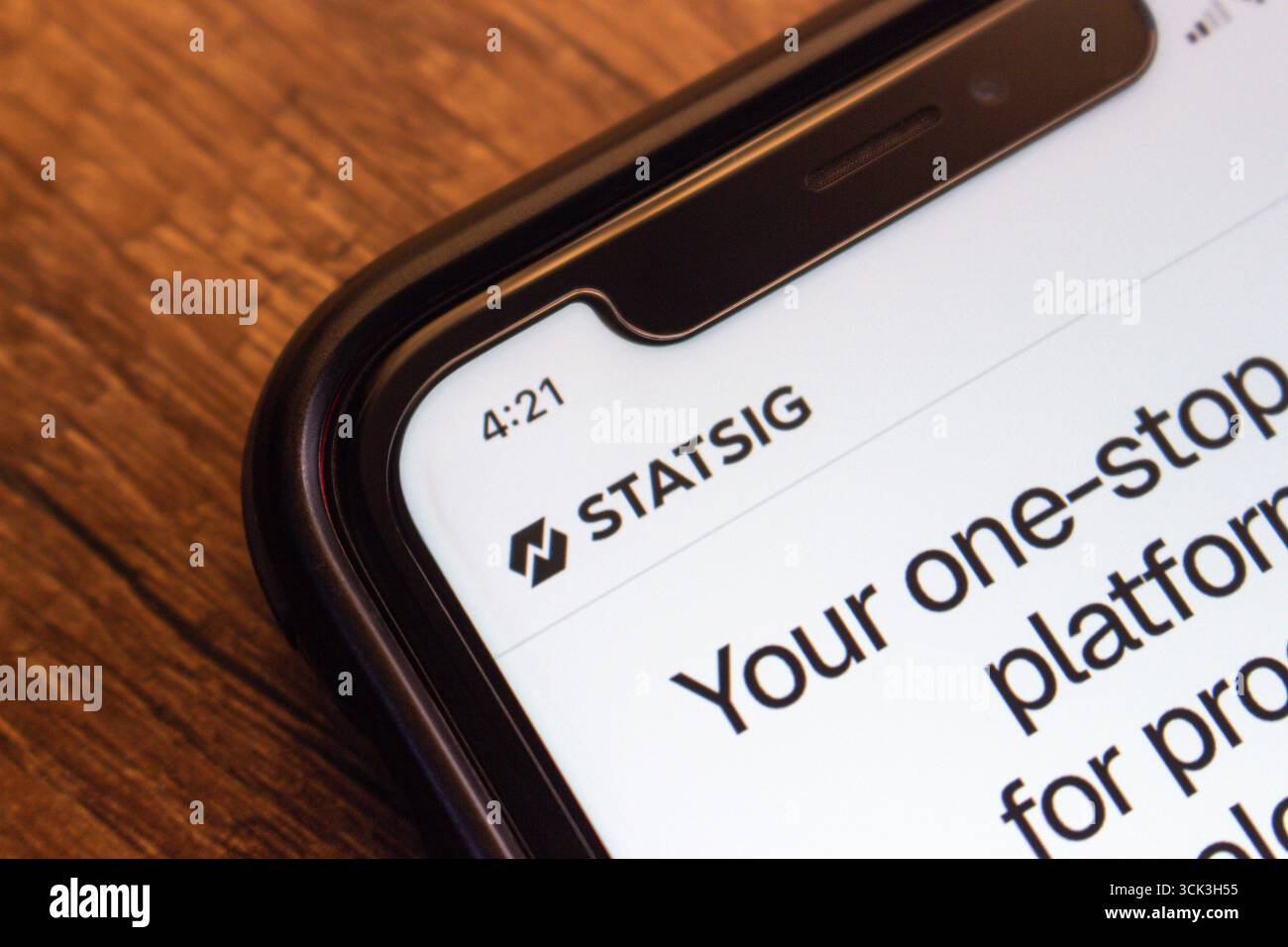Città del Messico, MESSICO - 9 settembre 2025 : immagine ravvicinata dello schermo di uno smartphone con il logo Statsig e la tagline. Foto Stock