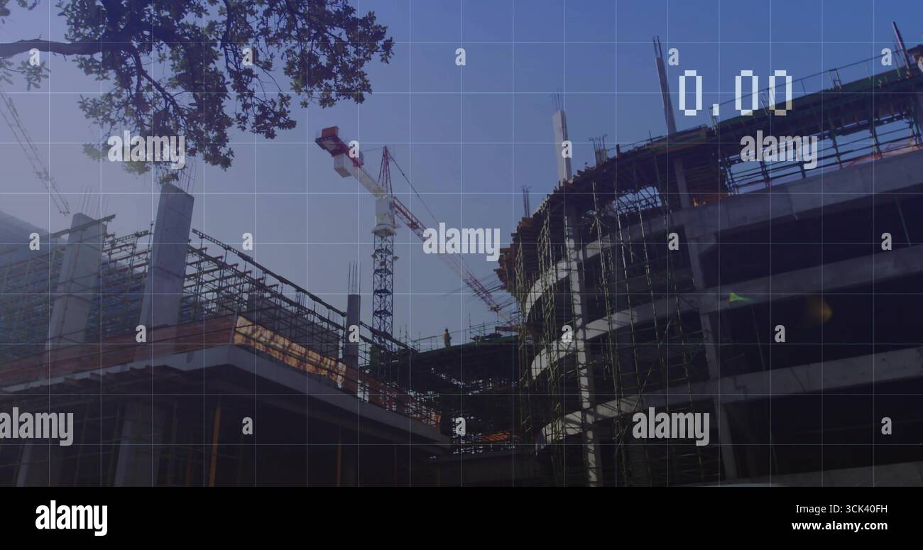 Visualizzazione di carotaggi circolari in calcestruzzo che si innalzano nel sito urbano con gru, griglia sovrapposta 0 Foto Stock