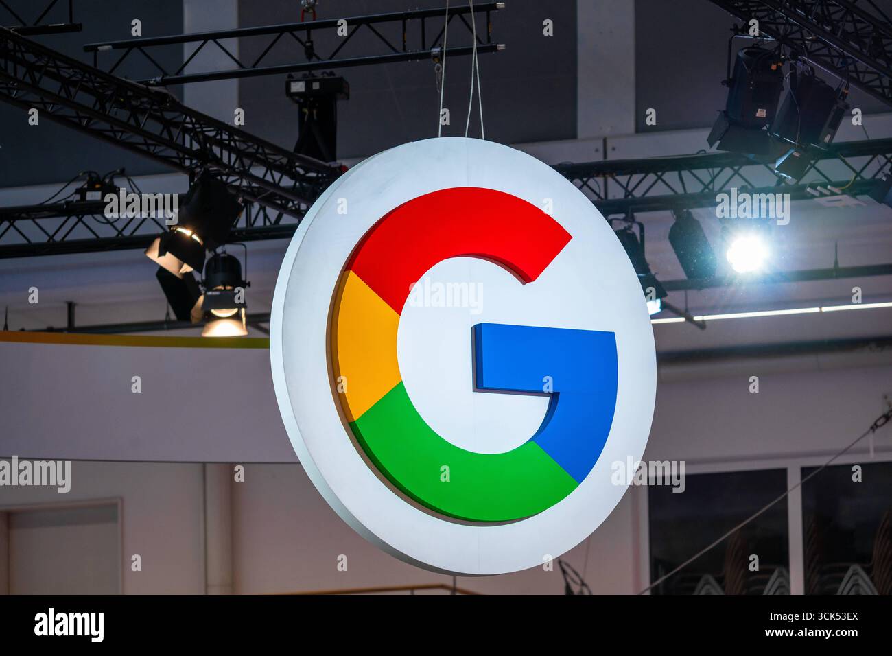 Monaco di Baviera, Germania - 9 settembre 2025: Logo Google presso lo stand espositivo presso IAA Mobility. Fiera Mobility 2025 di Monaco. *** Logo Google AM Messestand auf der IAA Mobility. Mobility 2025 Messe a München. Foto Stock