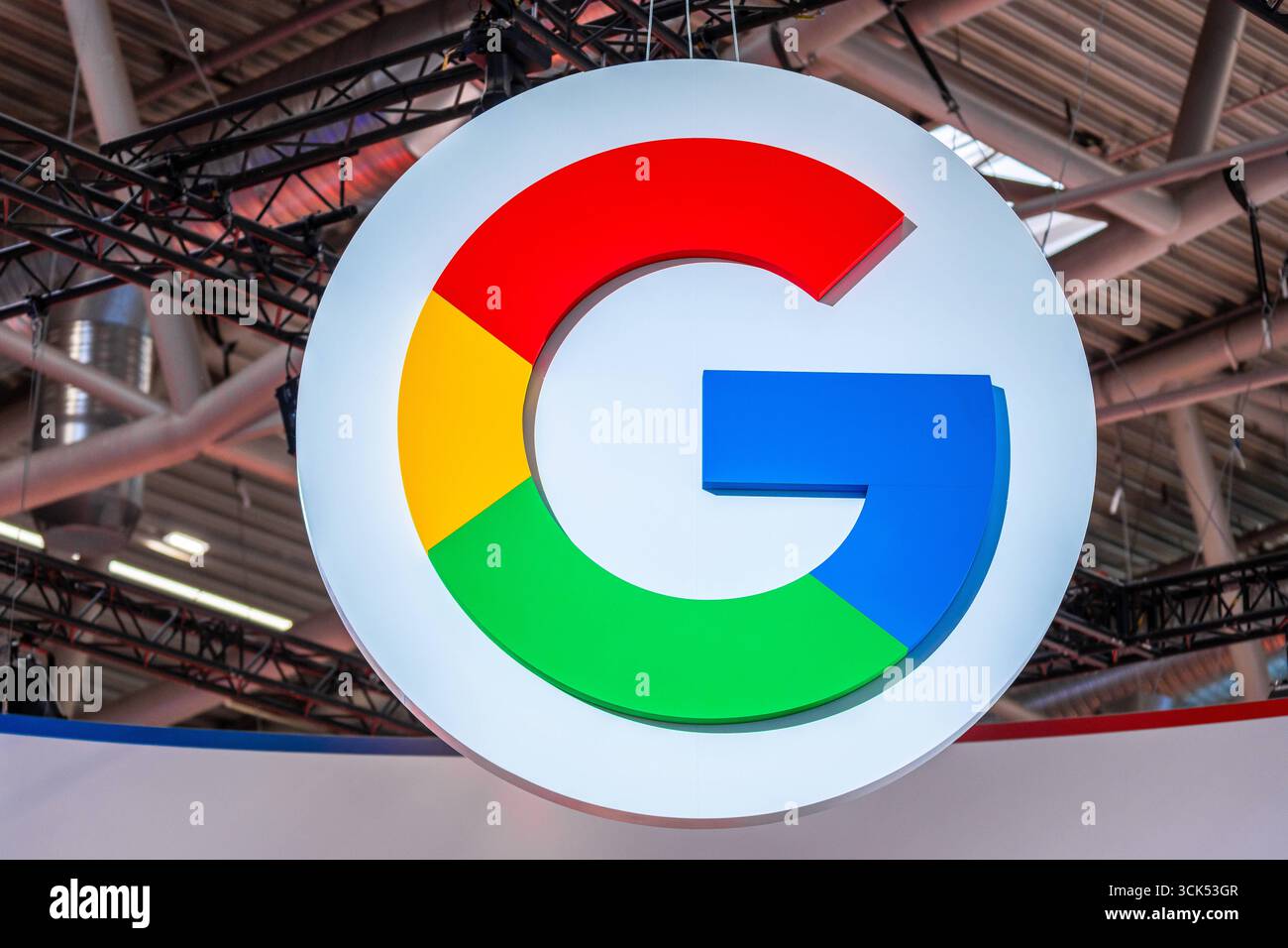 Monaco di Baviera, Germania - 9 settembre 2025: Logo Google presso lo stand espositivo presso IAA Mobility. Fiera Mobility 2025 di Monaco. *** Logo Google AM Messestand auf der IAA Mobility. Mobility 2025 Messe a München. Foto Stock