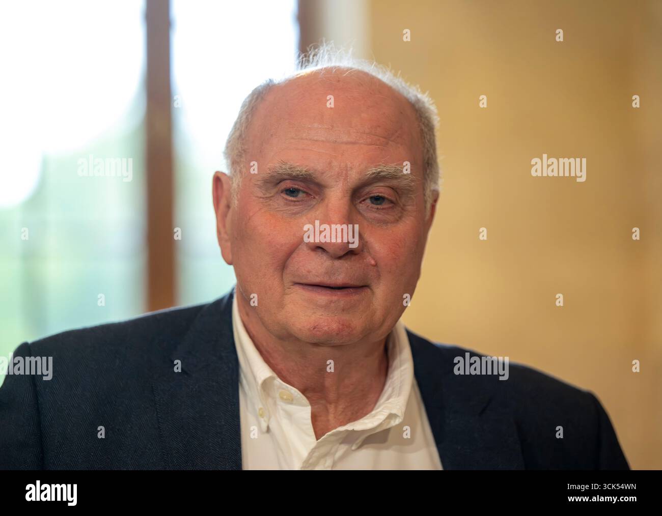 Monaco, Germania. 10 settembre 2025. Uli Hoeneß partecipa all'accoglienza per le squadre di calcio maschile e femminile del Bayern Monaco presso la Cancelleria di Stato ospitata dal ministro della Baviera Presidente. L'occasione è l'onore di essere incoronato campione tedesco nella stagione 2024/25. Crediti: Peter Kneffel/dpa/Alamy Live News Foto Stock