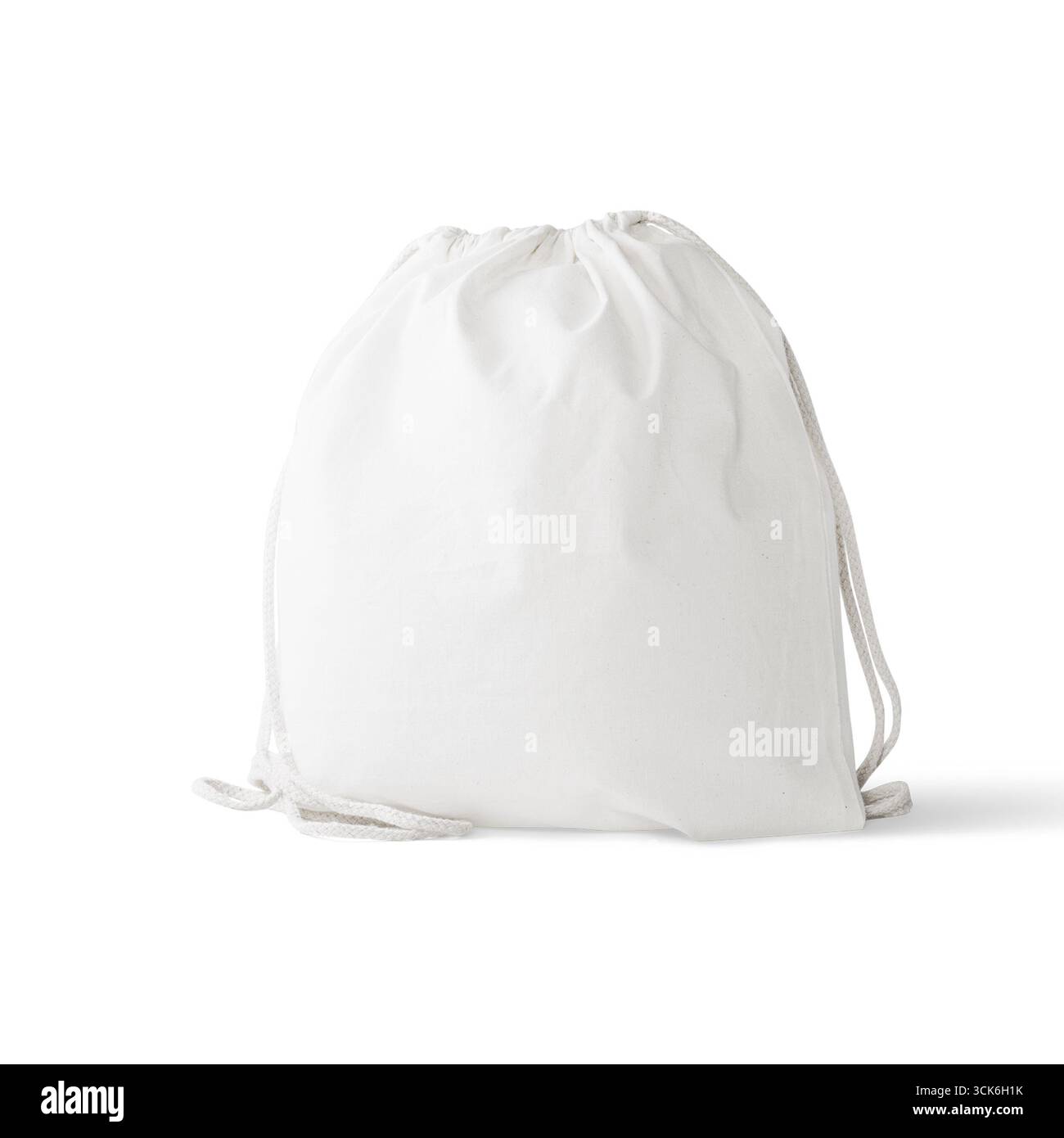 Una semplice borsa con coulisse bianca, ideale per trasportare vari oggetti, offre praticità e versatilità per l'uso quotidiano. Foto Stock