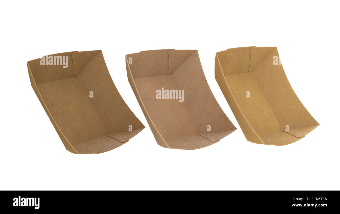 Tre vassoi di cartone vuoti progettati per servire alimenti. Foto Stock