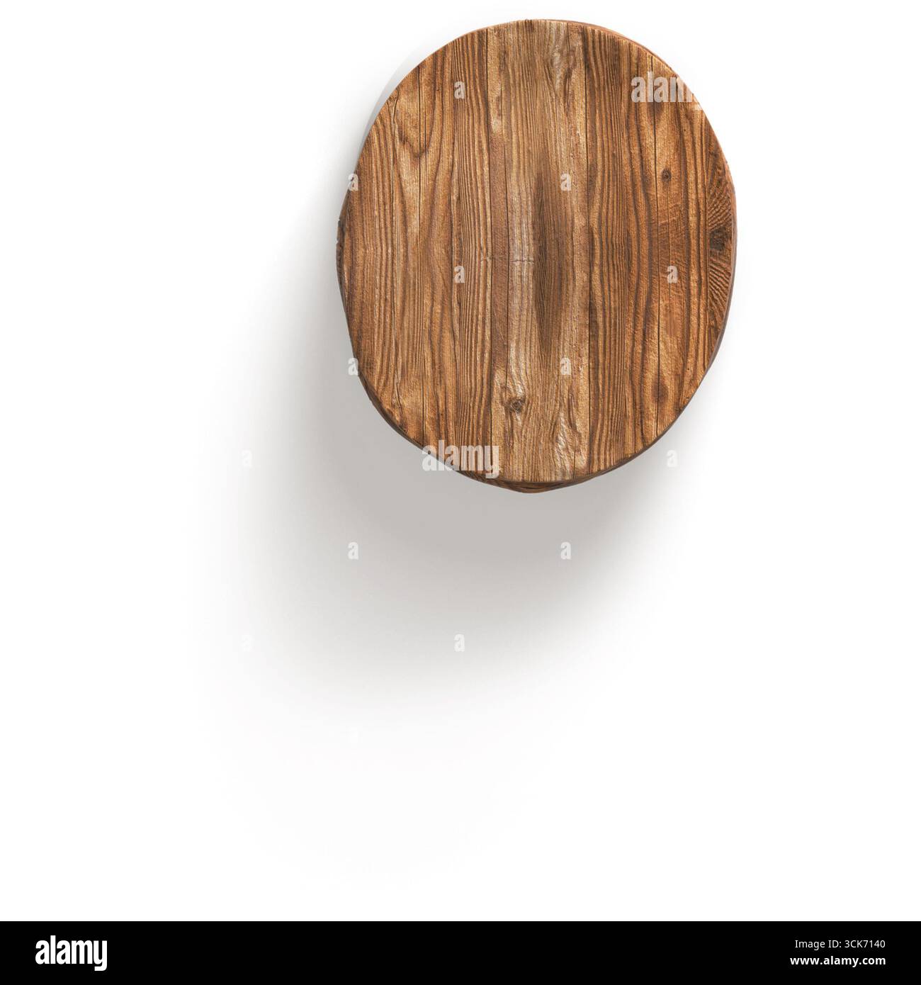 Un piano da tavolo circolare in legno con finiture naturali, caratterizzato da un design rustico. Foto Stock