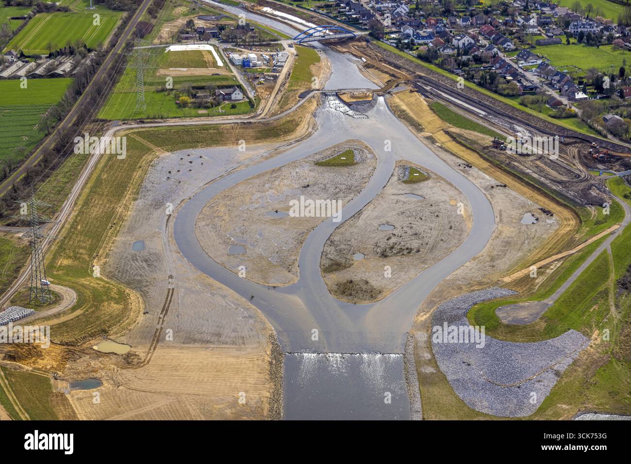 Vista aerea, lavori di costruzione del nuovo estuario di Emscher nel fiume Reno, rinaturalizzazione dell'Emscher, riprogettazione e riposizionamento dell'estua di Emscher Foto Stock