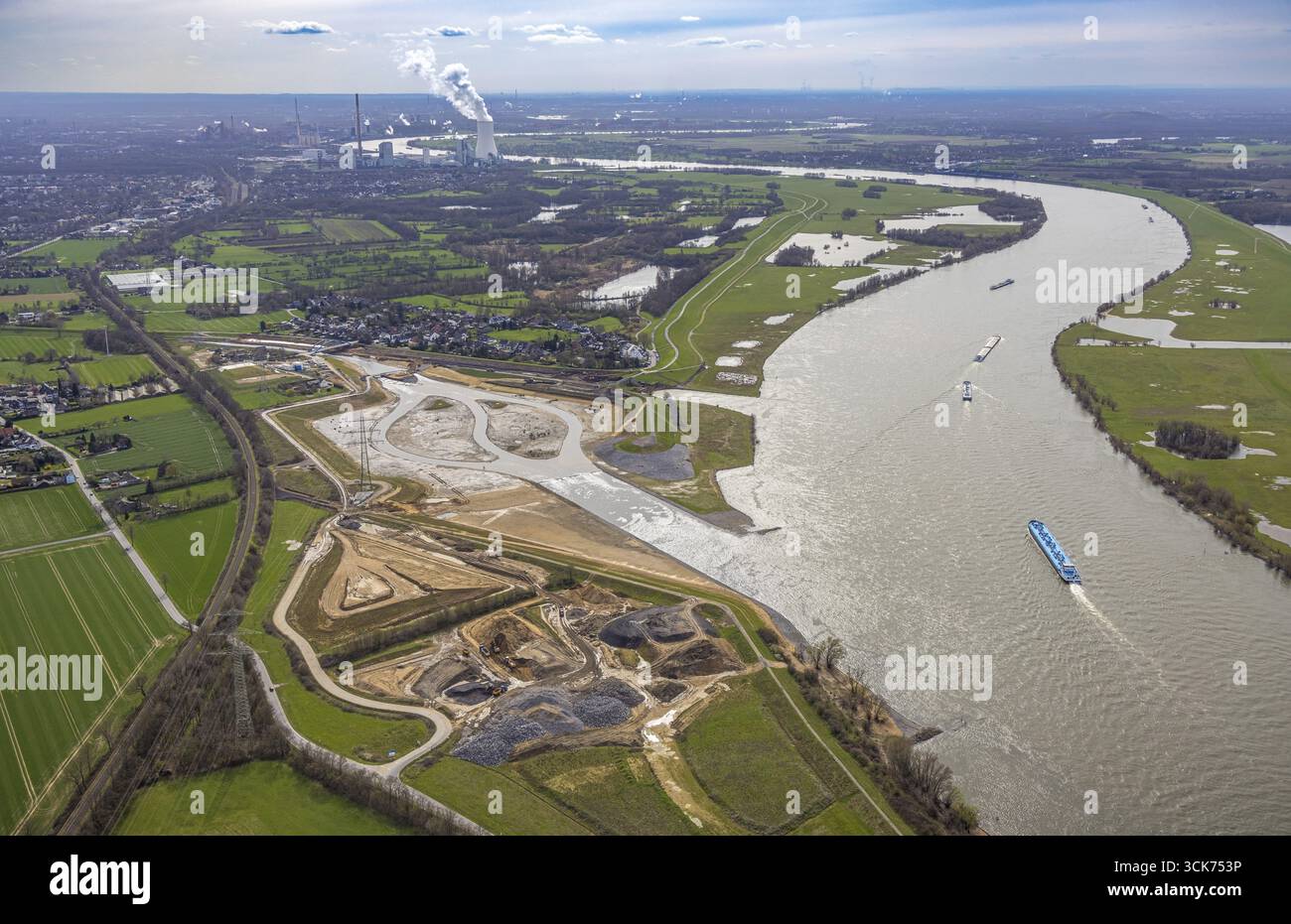 Vista aerea, lavori di costruzione del nuovo estuario di Emscher nel fiume Reno, rinaturalizzazione dell'Emscher, riprogettazione e riposizionamento dell'estua di Emscher Foto Stock