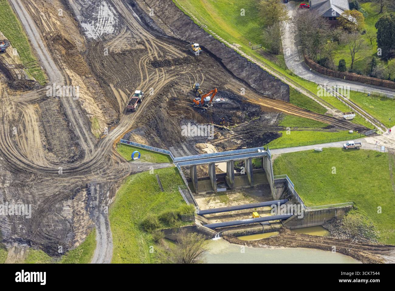 Vista aerea, struttura a goccia dell'estuario di Emscher, lavori di costruzione del nuovo estuario di Emscher nel fiume Reno, rinaturalizzazione dell'Emscher, riprogettazione e. Foto Stock