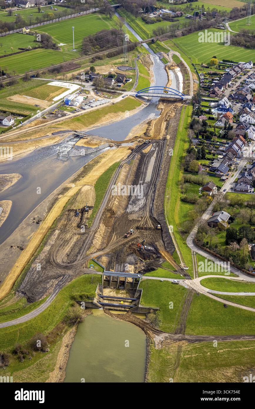 Vista aerea, lavori di costruzione del nuovo estuario di Emscher nel fiume Reno, rinaturalizzazione dell'Emscher, riprogettazione e riposizionamento dell'estua di Emscher Foto Stock