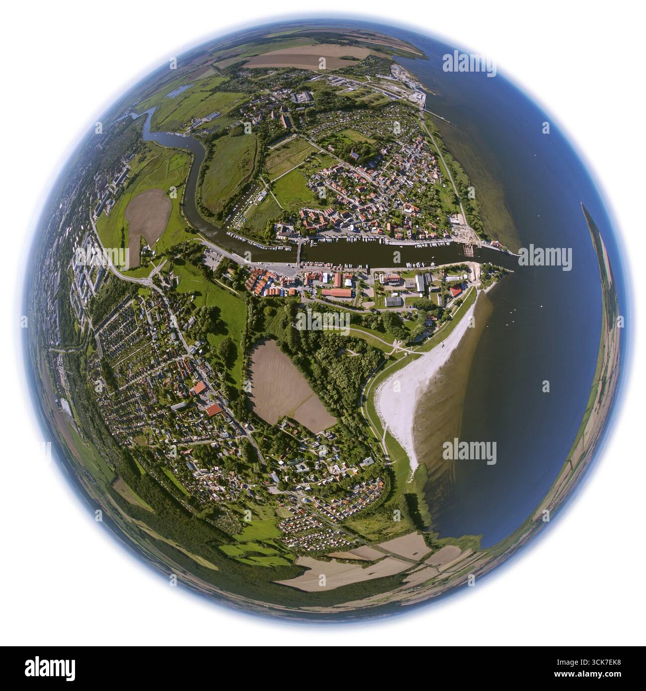 Ponte di Basilea a Wieck, Greifswald, ponte levatoio storico, Ryck, Wieck, Greifswalder Bodden, Meclemburgo-Vorpommern, Germania, Europa, vista aerea, uccello Foto Stock