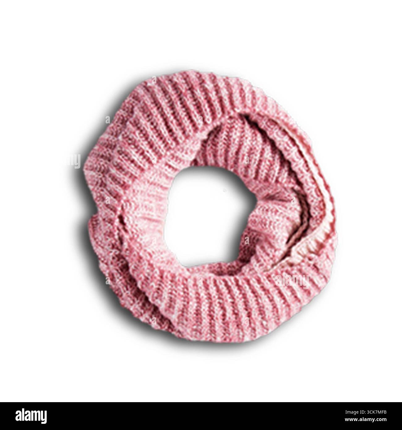 Un'accogliente sciarpa infinity a maglia rosa, perfetta per mantenere caldo nelle giornate più fredde. Foto Stock