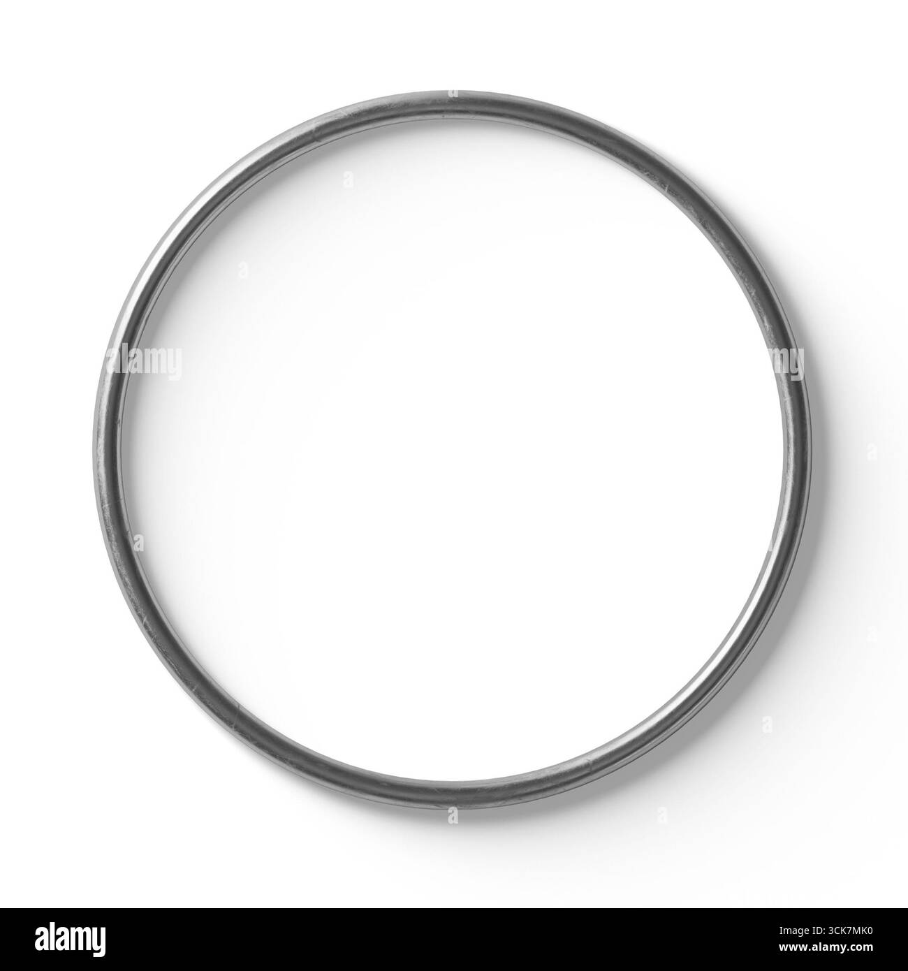 Una semplice cornice circolare metallica con un interno vuoto, adatta per la visualizzazione di immagini o opere d'arte. Foto Stock