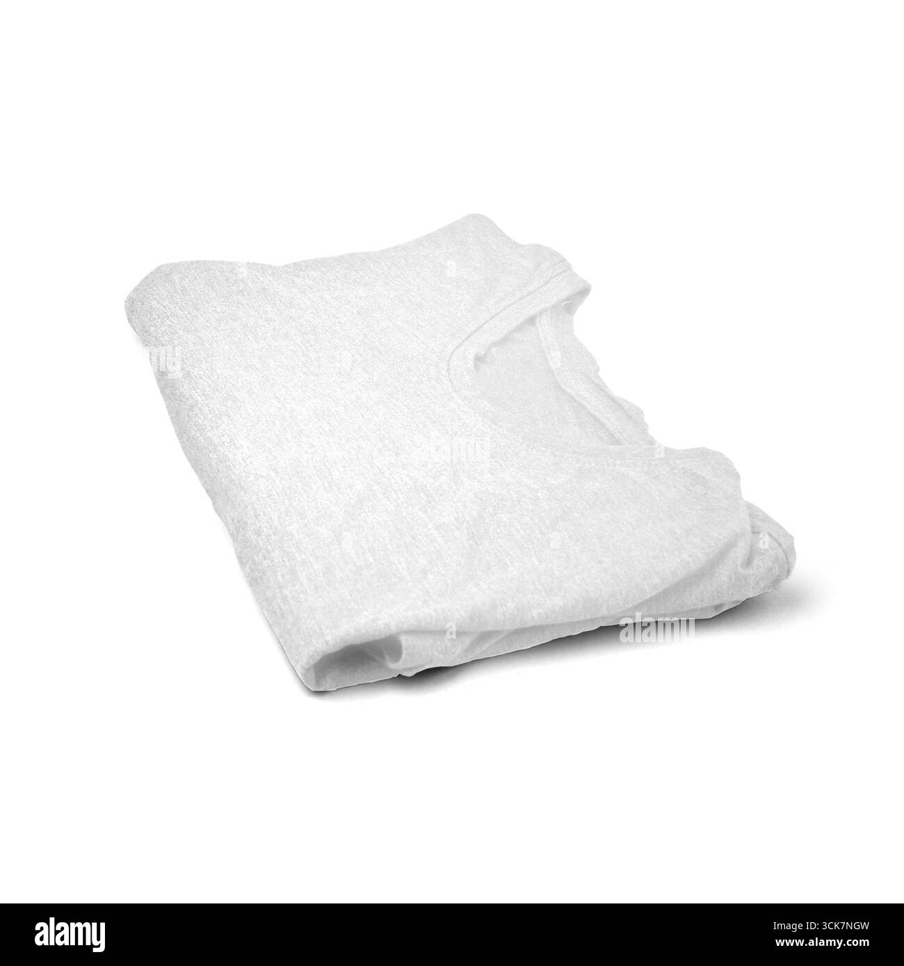Una t-shirt bianca piegata in modo ordinato, che mostra semplicità e versatilità nell'abbigliamento. Foto Stock