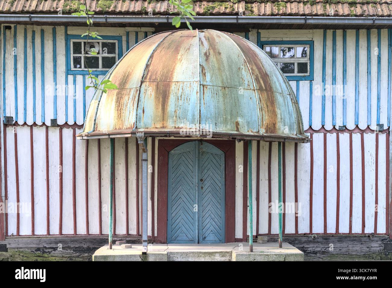 Bosnia-Erzegovina, Živinice, Priluk: Vecchia moschea in legno a Priluk ('Stara drvena džamija u Priluku') Foto Stock