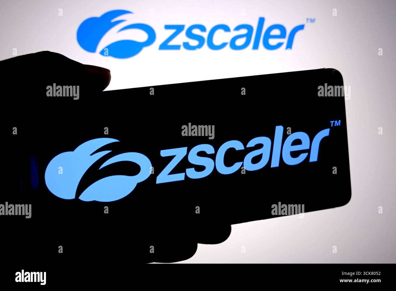 India. 9 settembre 2025. In questa immagine, il logo Zscaler viene visualizzato su uno smartphone e sullo sfondo. (Immagine di credito: © Avishek Das/SOPA Images via ZUMA Press Wire) SOLO PER USO EDITORIALE! Non per USO commerciale! Foto Stock