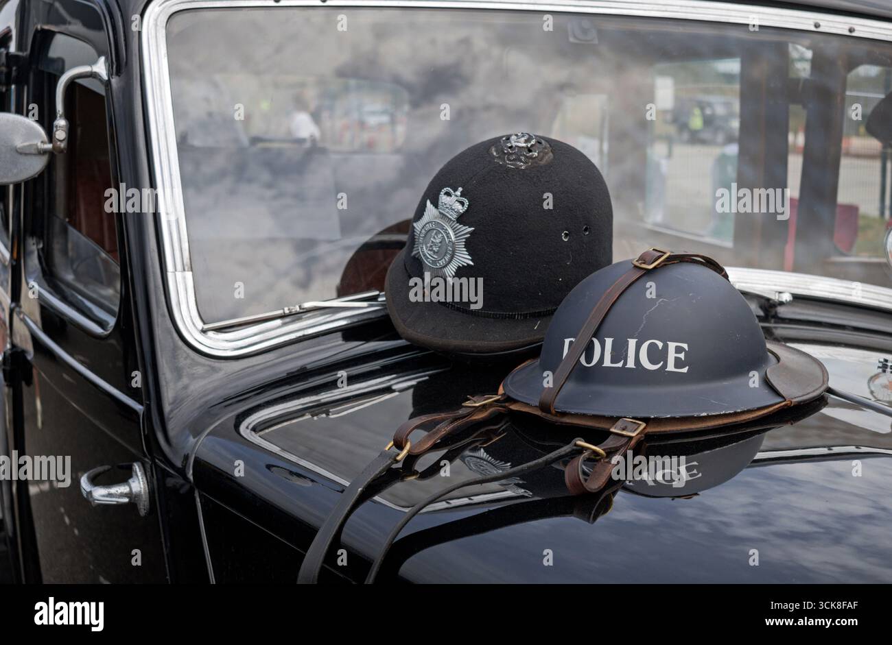 Caschi della polizia. Avro Heritage Museum 1940's Weekend 2025. Foto Stock