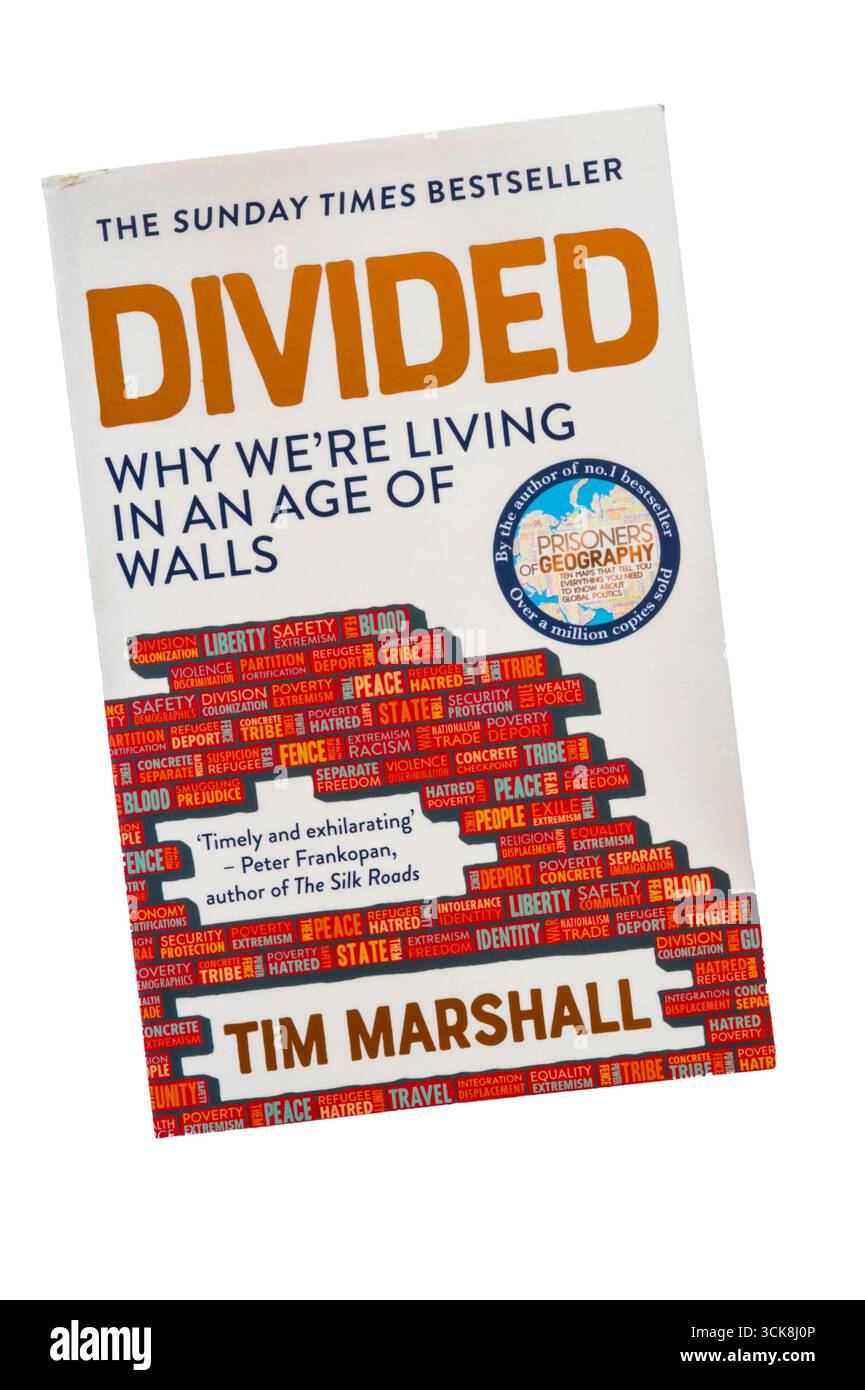 Una copia cartacea di Divided by Tim Marshall. Foto Stock