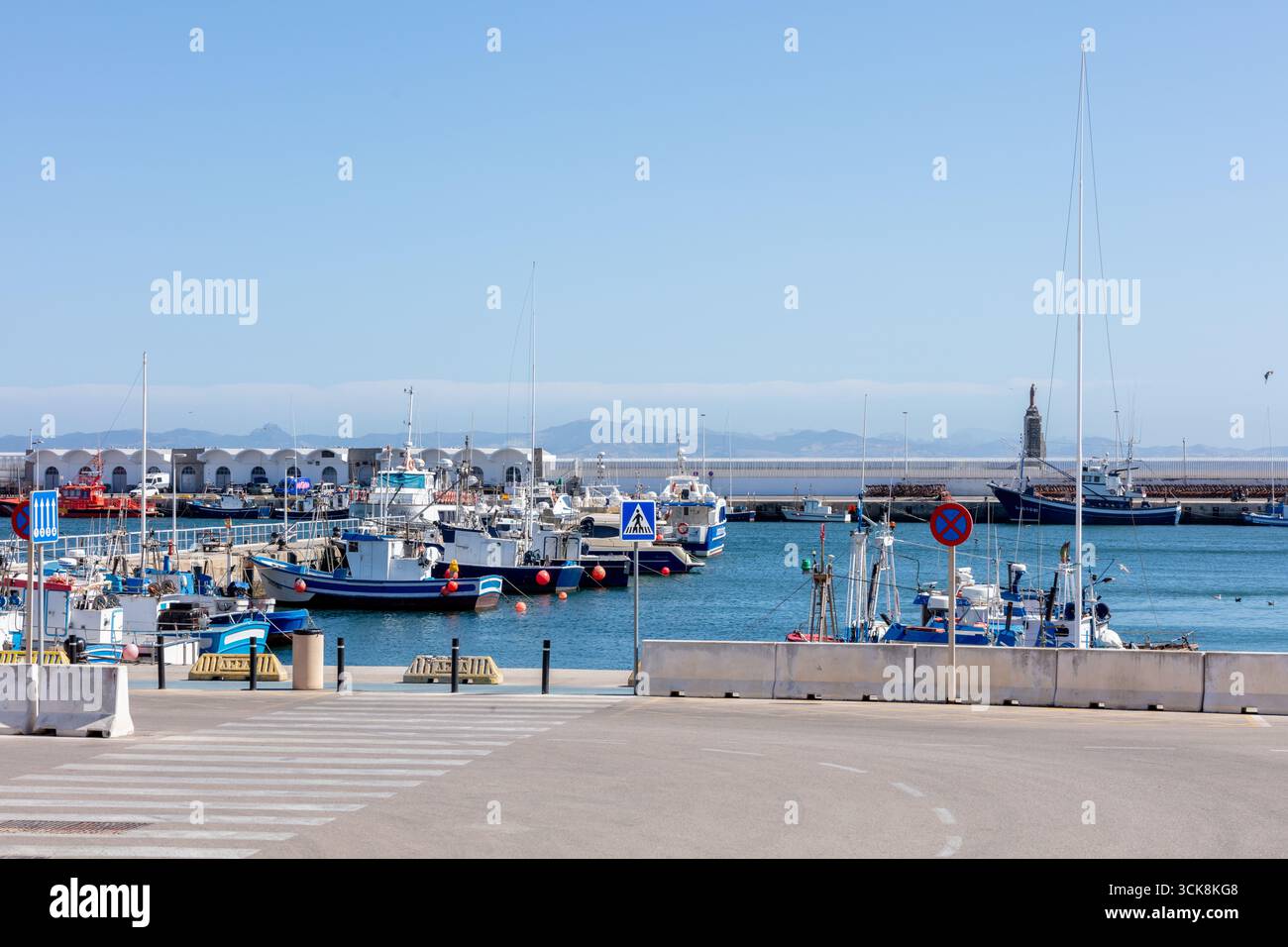 Porto di Tarifa con autobus Balearia Spagna settembre 2025 Foto Stock