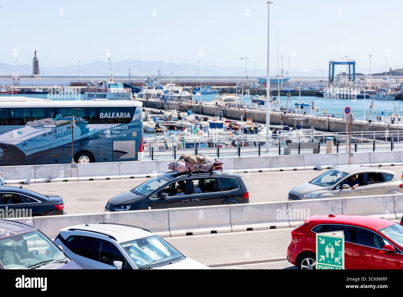Porto di Tarifa con autobus Balearia Spagna settembre 2025 Foto Stock