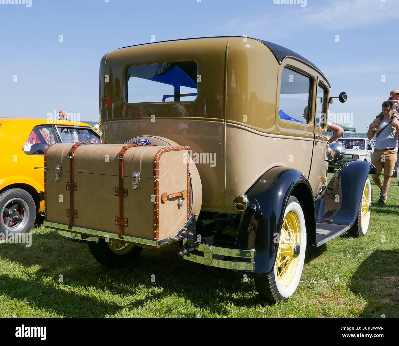 Ford Model A Tudor Sedan Parks al Budakeszi retro car show su 2025 Foto Stock