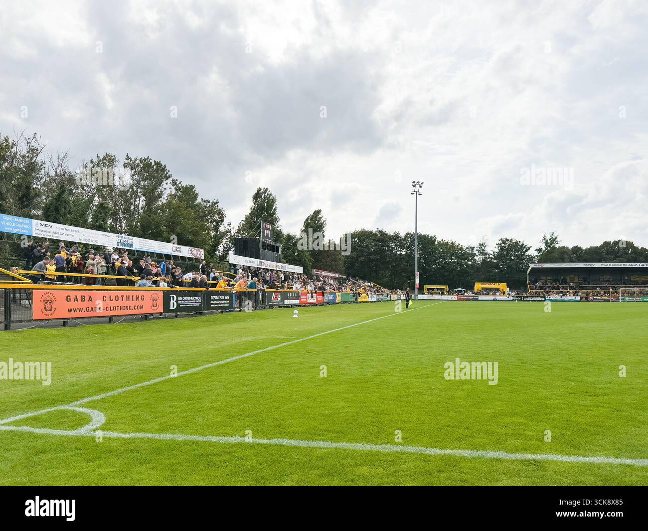 Vista generale dello stadio di Haig Avenue. Sede del Southport FC. 6 agosto 2025 - Immagine stock catturata con smartphone